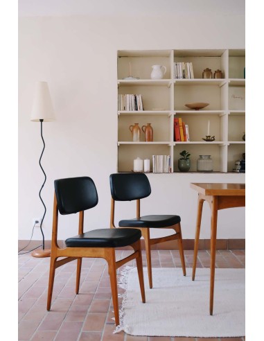 Paire de chaises scandinaves skaï noir en stock