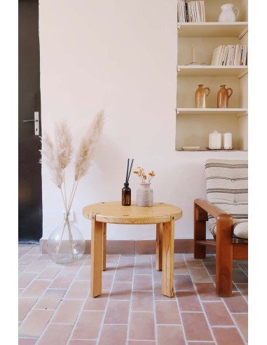 Petite table d'appoint en pin la colonne vertébrale