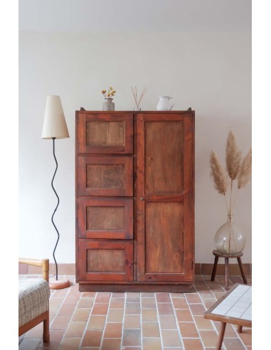 Armoire vestiaire vintage Dans la société mordern