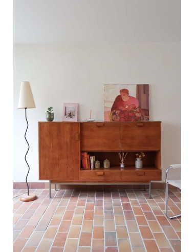 Grand buffet scandinave en stock